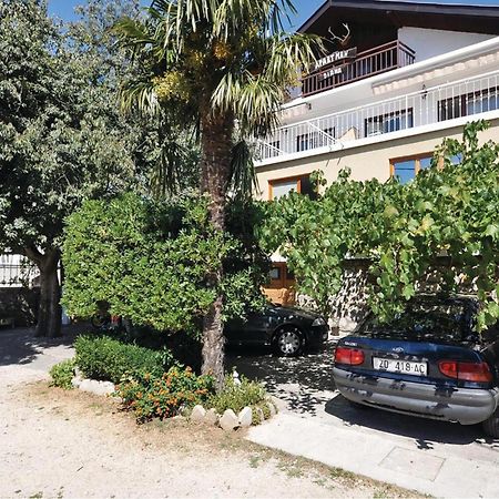 2 Bedroom Lovely Apartment In Starigrad Paklenica Eksteriør bilde