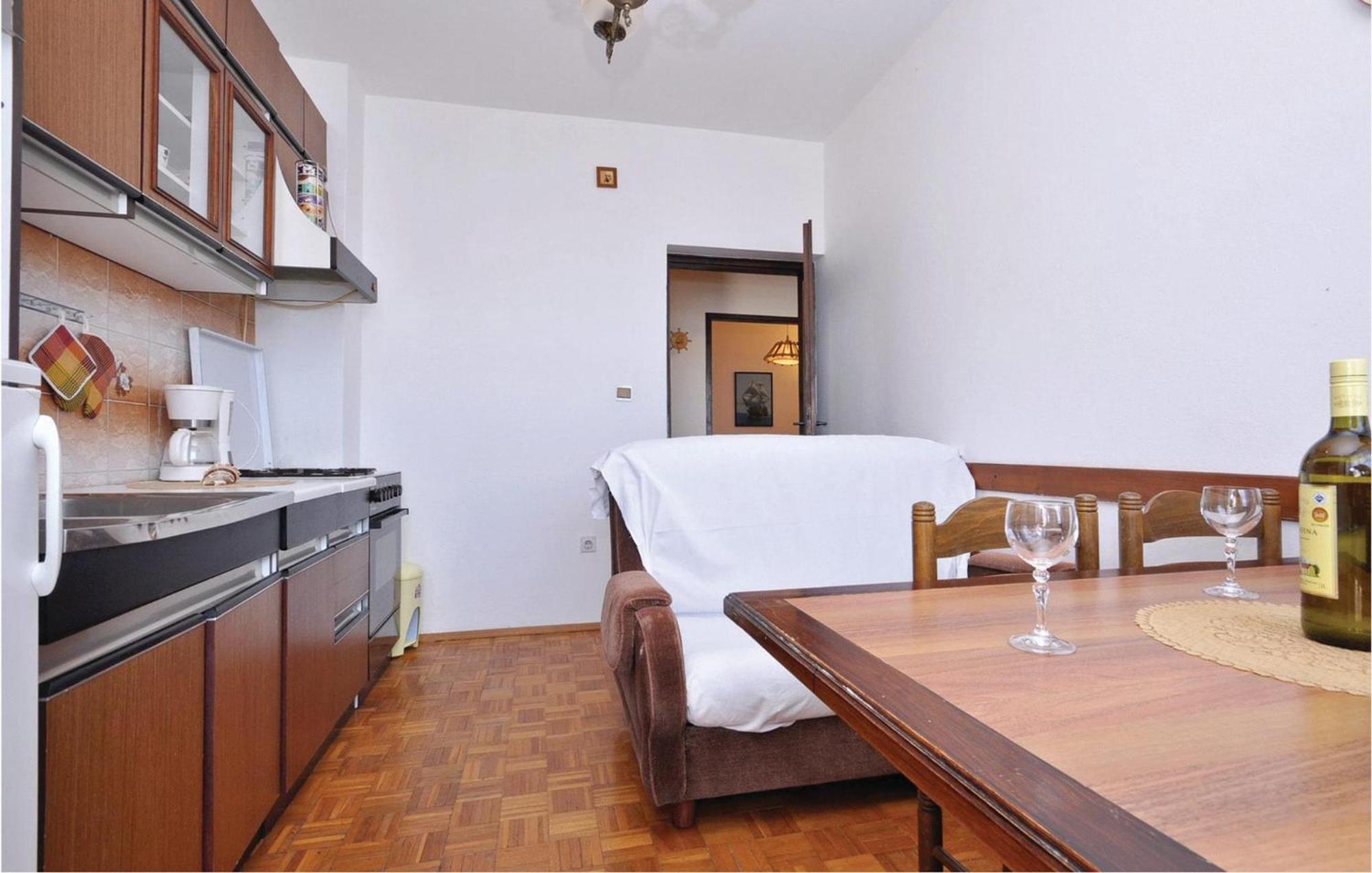 2 Bedroom Lovely Apartment In Starigrad Paklenica Eksteriør bilde
